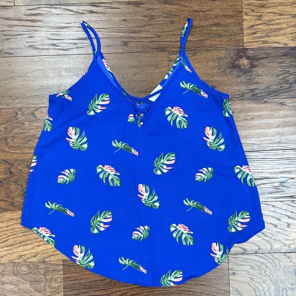 Sienna Sky Blue Leaf Print Tank size small